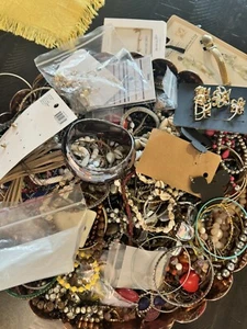 Lot Of Mixed Jewelry Over 6 Pounds Mix Of Broken/Scrap, Crafting And Wearable - Picture 1 of 15