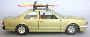 Burago Diecast Diecast 1/24 Scale Green BMW 635 CSi - Picture 1 of 8