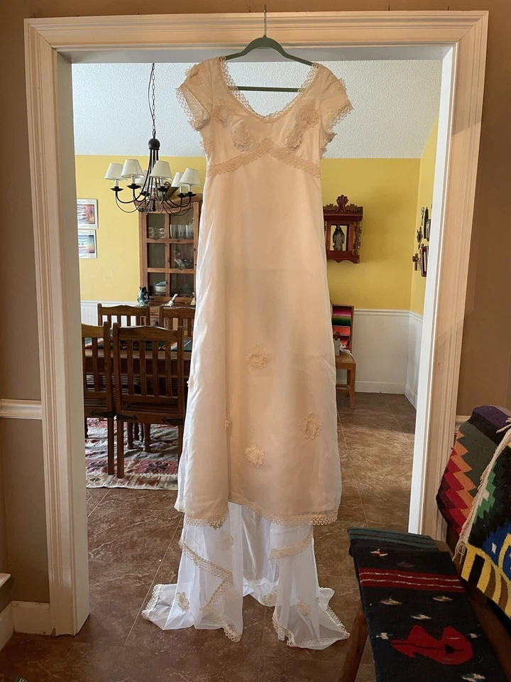 Vestido de novia vintage William Cahill manga gorra tren encaje velo imperio pequeño Foto 1 de 4