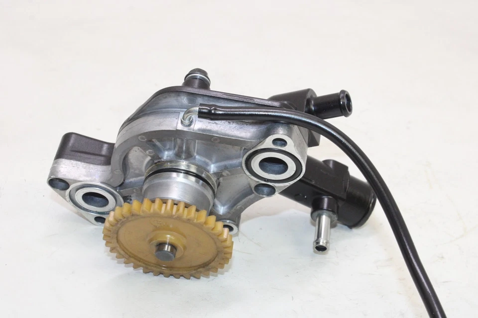 2020 铃木 SV650 原始设备制造商发动机水冷泵带盖 — 第 1/4 张图片