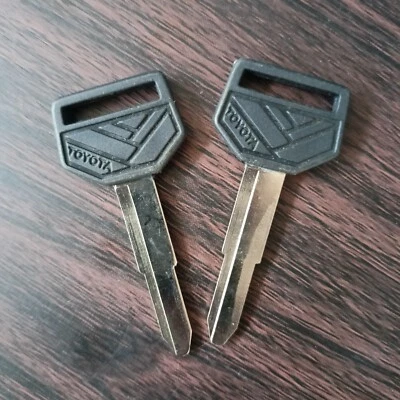 Key Blanks Toyota Land Cruiser FJ60 FJ62 BJ60 HJ60 Vintage Uncut Rubber 2pcs - Image 1 of 4