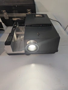 Sears Solid State Auto Focus Model 837.98830 2x2 Slide Projector *Works* - Picture 1 of 17