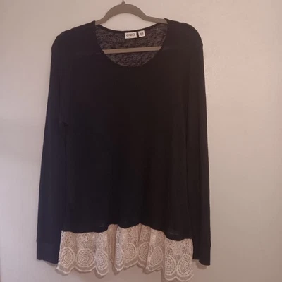 Camisa tejida de malla de 18/20W con ribete de encaje negra para mujer Cato Foto 1 de 4