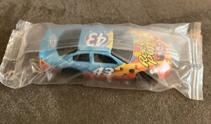 RICHARD PETTY #43 GENERAL MILLS REESE’S PUFFS CEREAL TOY CAR 1:64 (2008) - Imagen 1 de 2