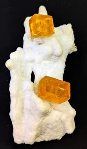 Cubi di calcite artificialmente su Corallo formazione calcedonio esemplare minerale - Foto 1 di 4