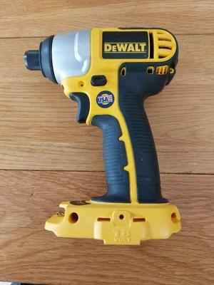 DEWALT DC835B 18V CORDLESS IMPACT DRIVER, BOXED / INSTRUCTIONS - NEW/UNUSED! - Image 1 of 4