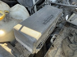 Dodge Ram Van 1500 2003 caja de fusibles de motor P56021011AZ fabricante original - Imagen 1 de 3