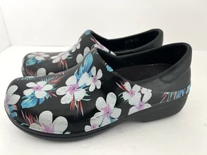 Zoccoli donna Crocs comode antiscivolo lavoro infermiera taglia 8 nero fiori - Foto 1 di 13