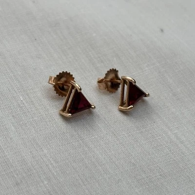 1.53Ct Triangle Cut Synthetic Red Rubies Earring Studs 14K Rose Gold - Image 1 of 4