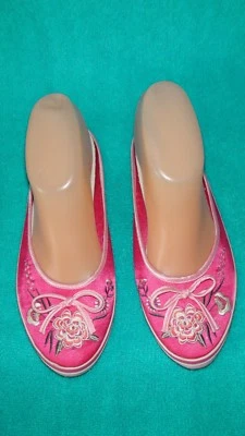 Report~Rose Embellished Fabric Slide~7 M~Embroidered Flowers & Beads~G/U/C - Image 1 of 4