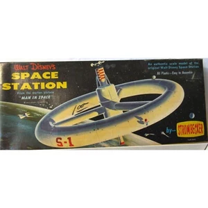 Vintage 1958 Walt Disneys Space Station Strombecker Model Kit D32 100 - Picture 1 of 8