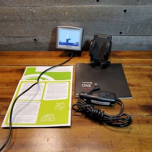 TomTom One Sat Nav + USB & 12V Leads Powers up & works - Zdjęcie 1 z 8