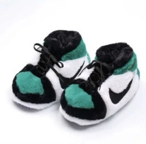 NEU Nike Dunk Hausschuhe Unisex grün Einheitsgröße für alle Alter 10-17 Teenager - Bild 1 von 4