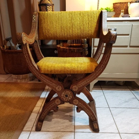 ANTIQUE SAVONAROLA DANTE SCISSOR X CHAIR WITH INLAY Cover