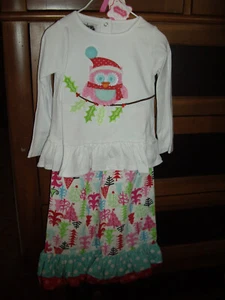 Neu mit Etikett Mädchen Größe 24M 2T Mud Pie 2-teiliges Weihnachtsoutfit Oberteil Eule Applikation Hose Rüschen - Bild 1 von 4