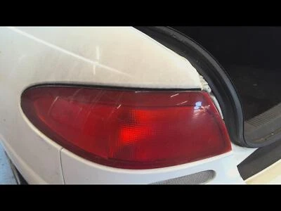 Conjunto de luz trasera izquierda usado se adapta a: Ford Escort Sdn 1998 cuarto montado en panel r Foto 1 de 4