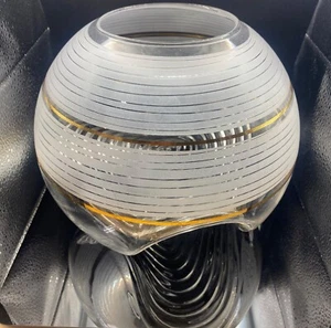 Vaso vetro vorticoso 8" globo sfera oro smerigliato bianco MCM arte vetro ondulato - Foto 1 di 5