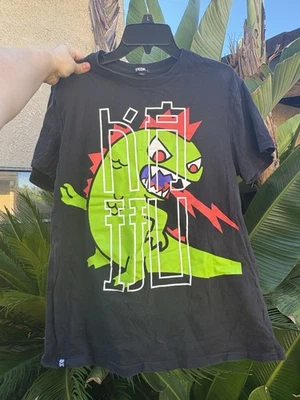 Camiseta Tokidoki TKDK Monster Kaiju Gráfica Para Hombre Grande Negra Estilo Godzilla Rara Foto 1 de 4