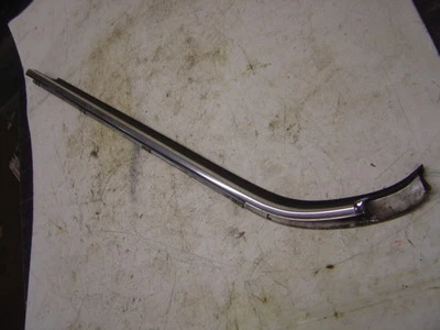 85 BMW 635CSI DRIVERS SIDE 1/4 GLASS MOULDING 7735 Foto 1 de 2