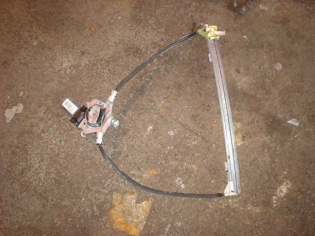 renault clio sport 172 182 window motor regulator left side - Image 1 of 1