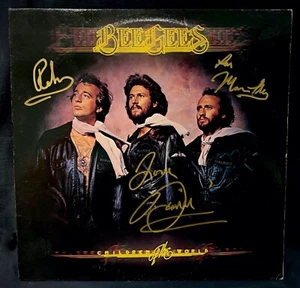 Album firmato THE BEE GEES CHILDREN OF THE WORLD di Robin, Maurice & Barry Gibb - Foto 1 di 4