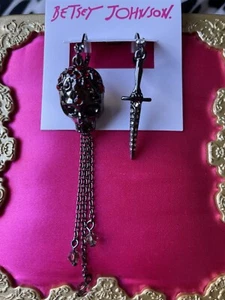 Betsey Johnson Glampire Pewter Skull Red Crystal Dagger Knife Mismatch Earrings - Picture 1 of 2