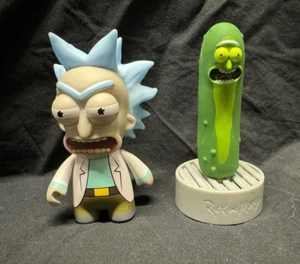 Rick and Morty: Talking Pickle Rick & 3.5" Angry Rick Mini Figure 1/24 Kidrobot - Picture 1 of 7