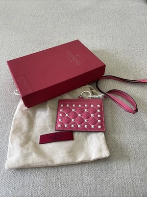 Porta-crachá Valentino Garavani Rockstud couro rosa - Imagem 1 de 4