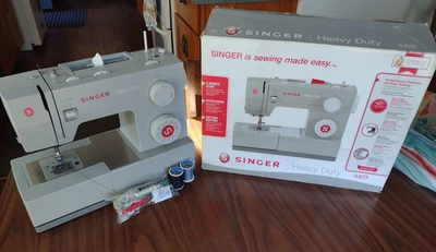 Máquina de coser de alta resistencia Singer 4423 con caja *sin cables ni manual* Foto 1 de 4