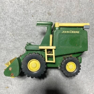 RC2 John Deere Combine Harvester Tractor Plastic Toy - missing part - Image 1 of 4