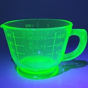 Vintage Uranium Green Vaseline Depression Glass Measuring Cup 1 Pint 2 Cups
