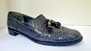 VTG Womens Stuart Weitzman Guything Navy Wingtip Embossed Tassel Loafers Sz 7.5 - Picture 1 of 19
