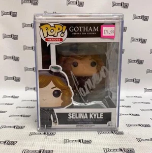 Funko POP! Heroes Gotham: Before the Legend Selina Kyle (Firmado por Camren Bicond - Imagen 1 de 6