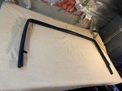 03-09 OEM Toyota 4Runner Tailgate Liftgate Run Channel Rear Glass Seal - Image 1 of 4