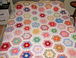 1940's Grandmother’s Flower Garden Quilt Hand Stitched & Quilted 86” X 76” Vtg - Picture 1 of 23