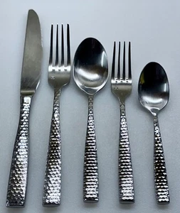 ARGENTERIA ~ FORTESSA ~ LUCCA ~ IMPOSTAZIONE POSTI 5 PZ ~ CUCCHIAIO FORCHETTA COLTELLO MARTELLATO - Foto 1 di 4