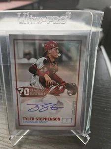 Topps Serie 2 2021 70 años autógrafo Tyler Stephenson RC #70YA-TS Auto Reds - Imagen 1 de 2