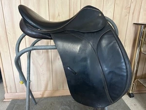 Crosby Dressursattel 17,5" *sehr guter Zustand 4" Baum* lange Knüppel Made in England schwarz - Bild 1 von 9