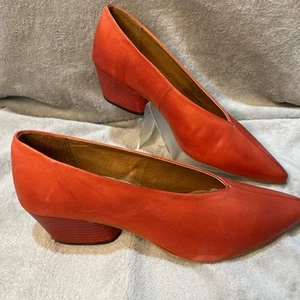 EOS Leather Shoes Handcrafted In Portugal Soft Red Size 39EU 8.5 AU Stack Heel - Picture 1 of 7