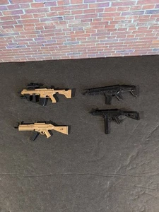 1/12 Scale Lot Of 4 Weapsons With 3 Interchangeable Accessories For 6" Figures  - Picture 1 of 7
