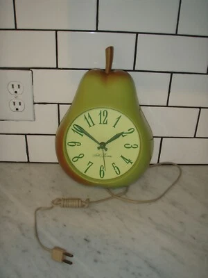 vintage Seth Thomas mid-century modern PEARTREE pear shaped Wall CLOCK 2623-000 - Image 1 of 4