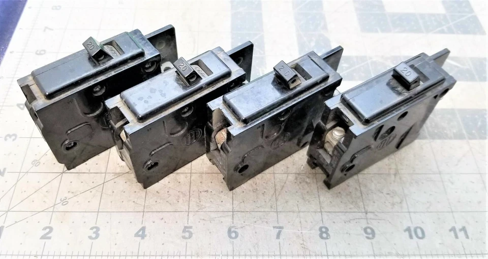 LOTE de (4) disjuntores aparafusados ITE SIEMENS TIPO EQ-B BQ1B020 20 AMP 1 PÓLO [A5FL - Imagem 1 de 1