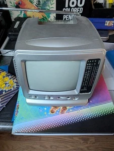 Mini TV "WETEKOM" Tagbarer Fernseher 13cm 5,5" Monitor mit Radio 12V/230V Retro - Bild 1 von 2