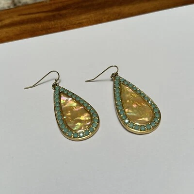 Pendientes colgantes firmados de Lia Sophia tono dorado/concha/azul Foto 1 de 4