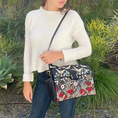 Bolso VALENTINO *RARO* GARDEN COUTURE Cuero Negro Suave con Cuentas y Apliques $6.25K Foto 1 de 4