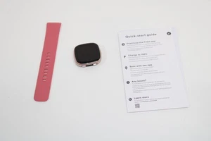 Google Versa 4 Montre connectee sport avec GPS integre et jusqu' 6 jours d'auton - Photo 1/1