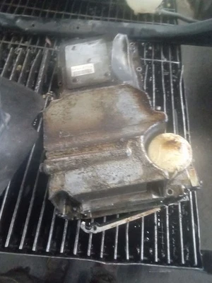 Pan de aceite del motor usado se adapta a: Chevrolet Suburban 1500 2011 Foto 1 de 4