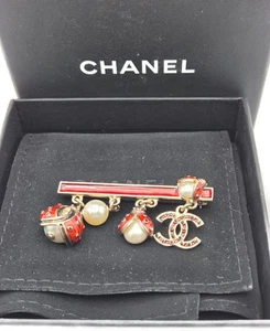 Chanel Gold Enamel Ladybug & Pearl Dangling Brooch A97981 Z5712 Spring 2018 VTG - Picture 1 of 23