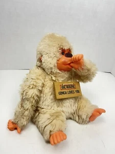 Vintage 1977 Russ Gorilla Monkey BEWARE GONGA LOVES YOU Thumb Sucking Plush - Foto 1 di 9
