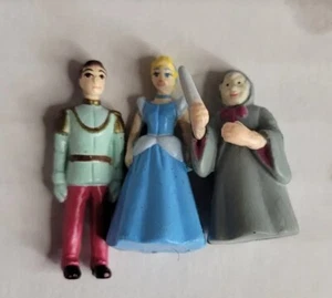 Disney Cenicienta Hada Madrina y Príncipe Miniaturas 2 Pulgadas Alto - Imagen 1 de 5